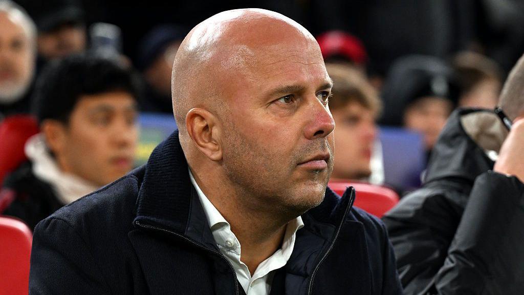 آیا صندلی آرنه اسلات در لیورپول در خطر است؟ بحران بی‌سابقه قرمزها و آینده مبهم